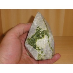 Lizardit na kamnini 8,5X5,5X11Cm Un skulptura