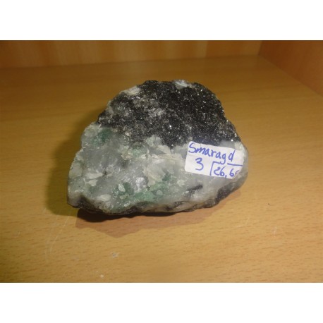 Smaragd v kamnini 7,5X6X4Cm