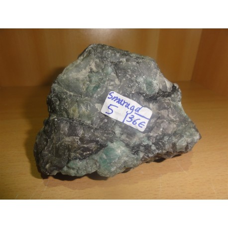 Smaragd v kamnini 10X7,5X5,5Cm