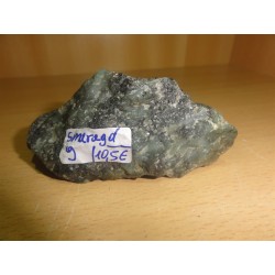 Smaragd v kamnini 8X3X4Cm