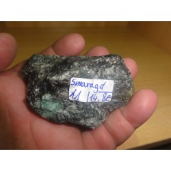 Smaragd v kamnini 7X4,5X5Cm
