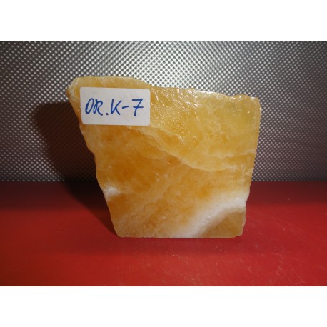 Oranžni kalcit 7X3X6,5Cm